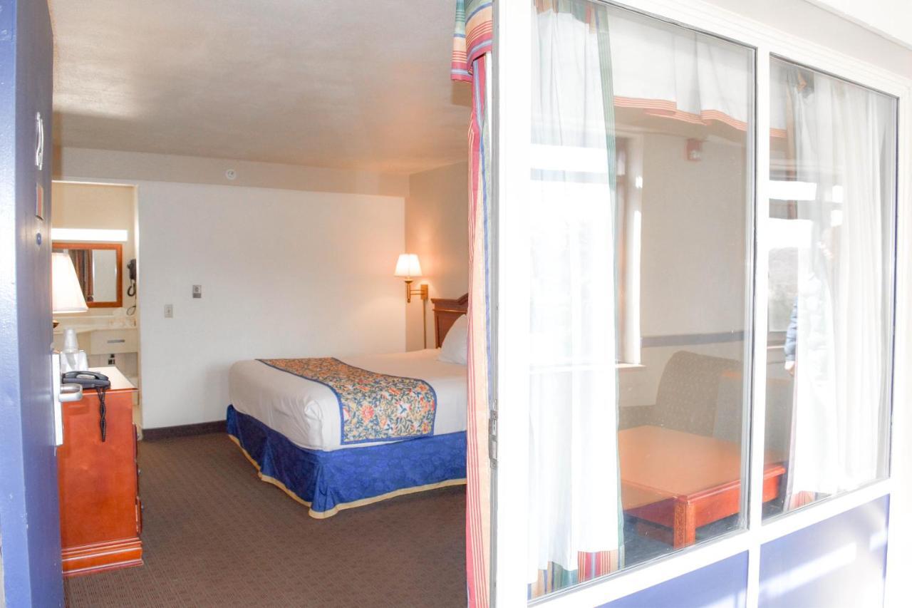 Attleboro Motor Inn Kültér fotó
